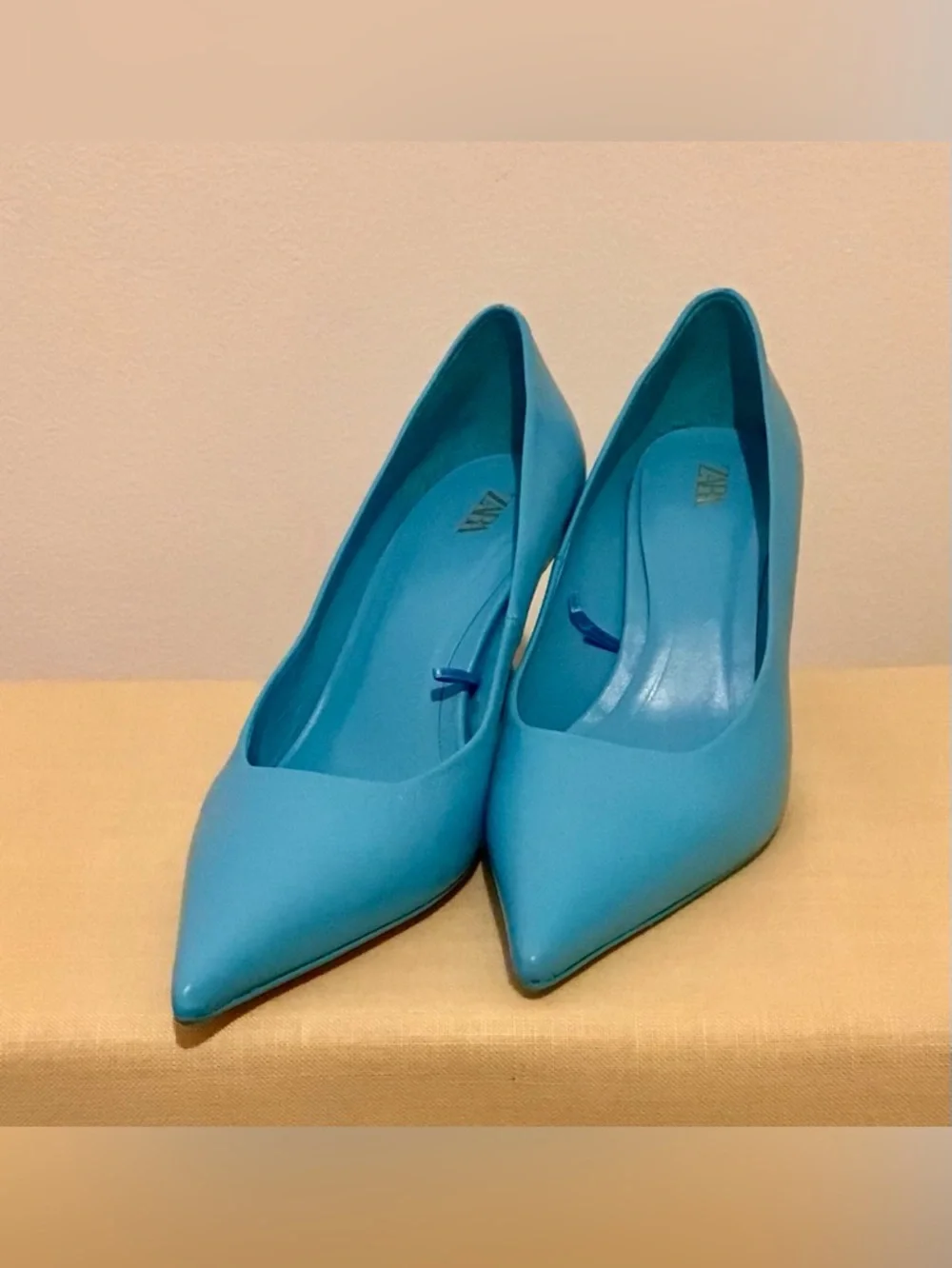 Soft Leather vibrant blue ZARA pointed toe Shoes - Picture 2 of 5